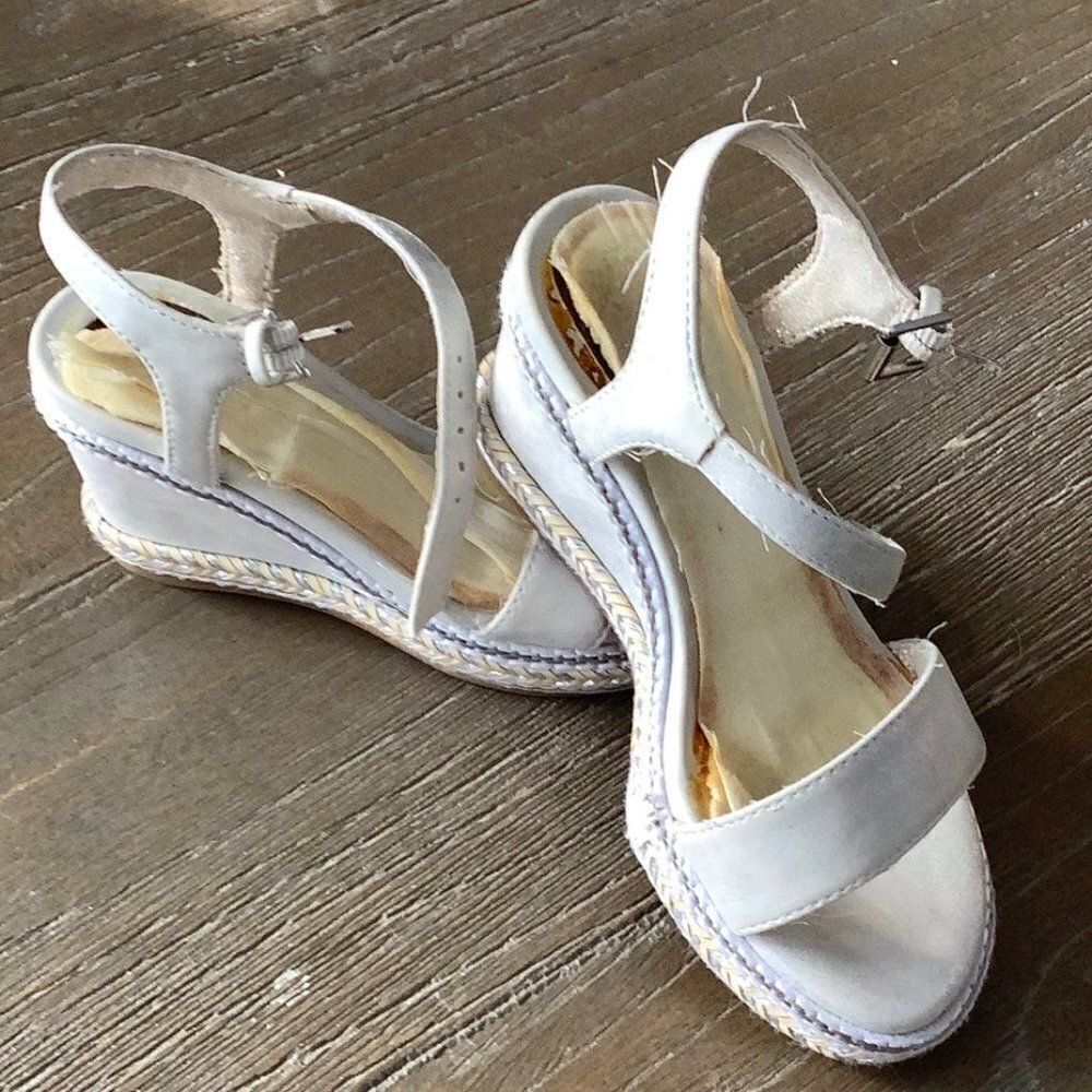 Stuart Weitzman girls wedge sandals Sz 11 dressy wedding silver shoes